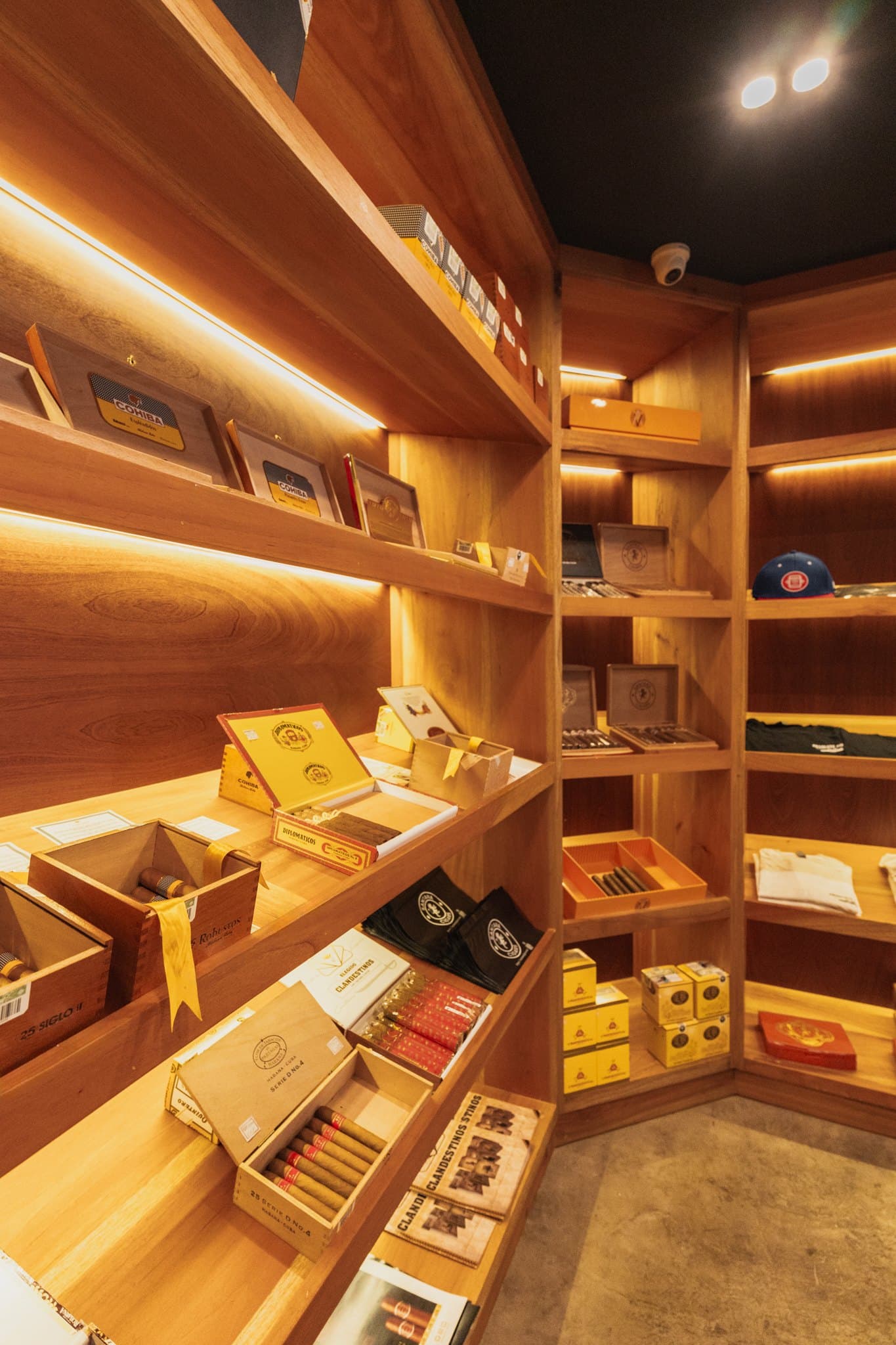 Cigar Lounge — image 2